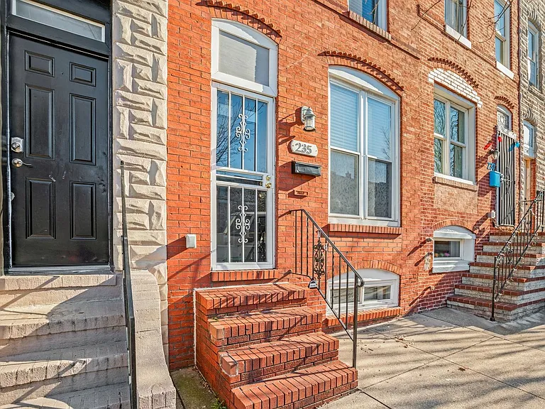 235 S Highland Ave — Photo 1