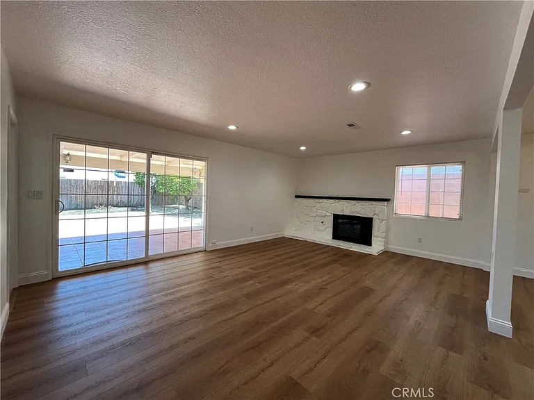 16944 Superior St — Photo 2