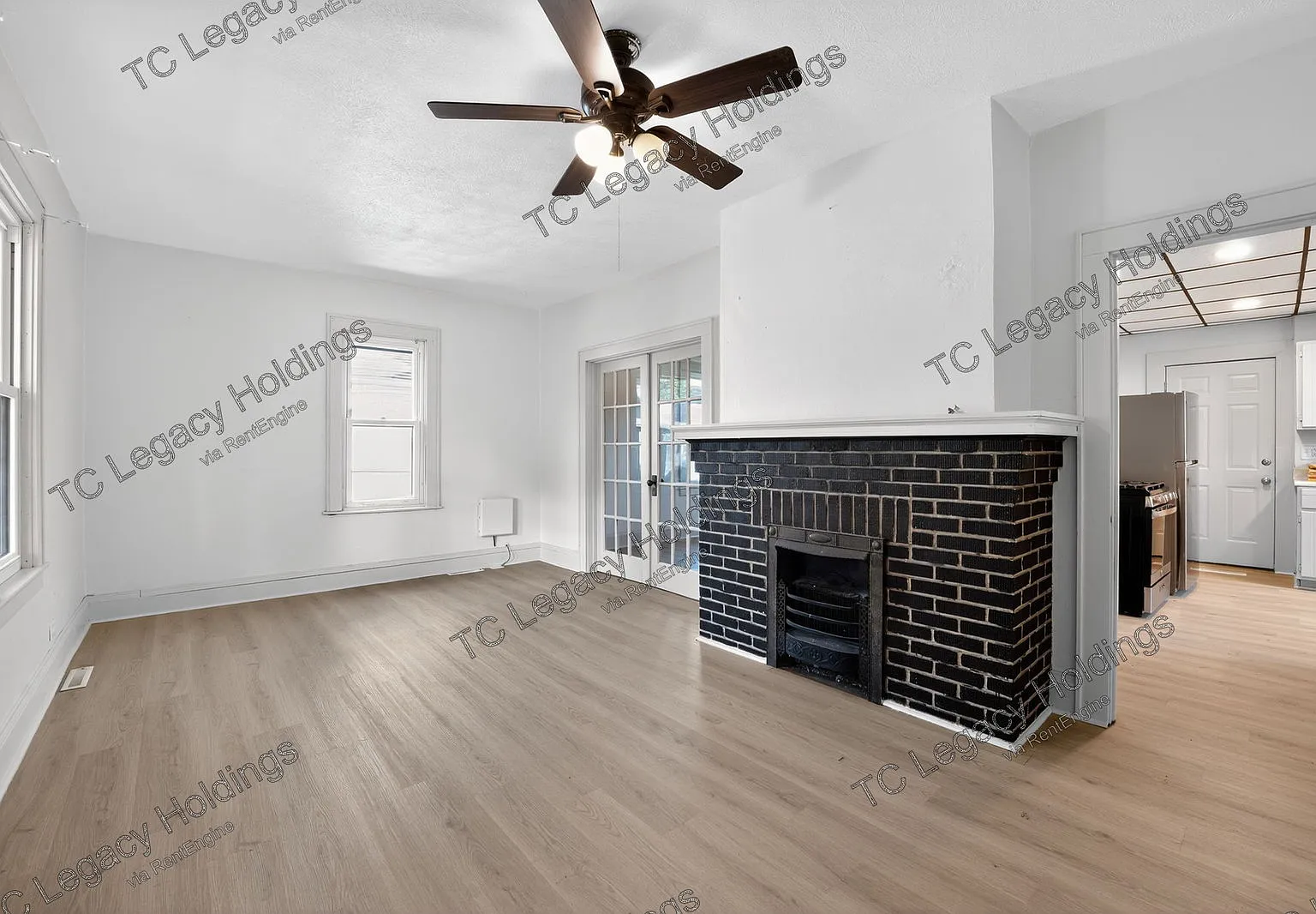 3 bed, 1.0 bath, 1352 sqft, $1,350 — Photo 3