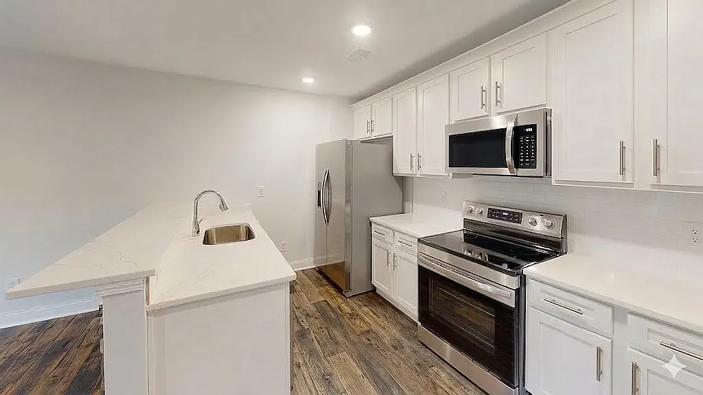 3 bed, 2.5 bath, 1335 sqft, $2,095 — Photo 4