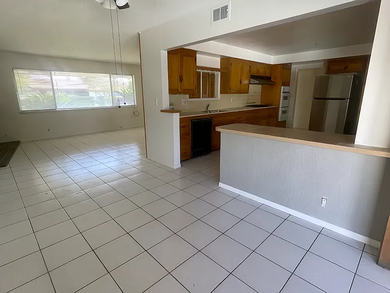 340 Cindy Ct — Photo 9