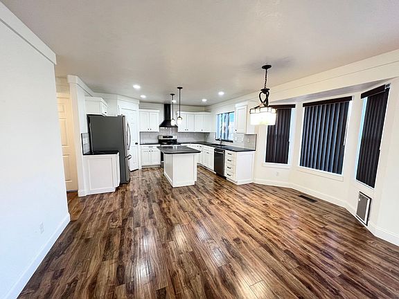 3rd image of 791 S Saint Andrews Dr #3B-2BA-1637SQFT