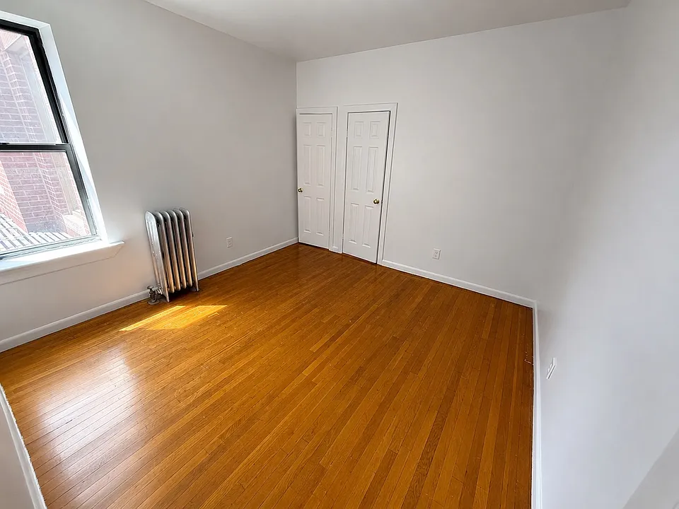 2301 Creston Ave #4D