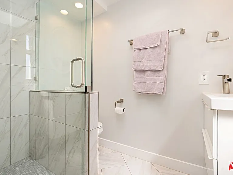 9023 Phyllis Ave — Photo 32
