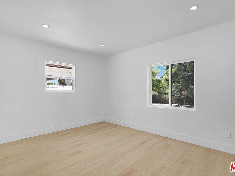 22054 Avenue San Luis — Photo 15