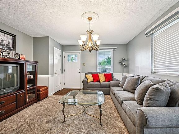 2nd image of 2717 Russell Dr