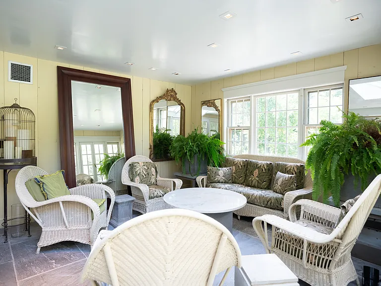 4 Cozzens Ln — Photo 6