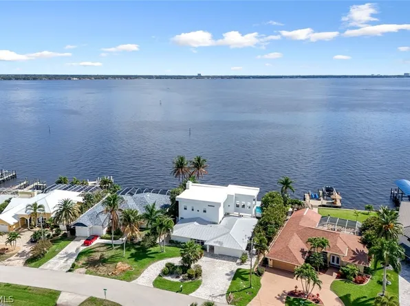 2302 SE 28th St, Cape Coral, FL 33904