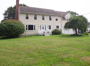 4 Williams Rd, Sturbridge, MA 01566