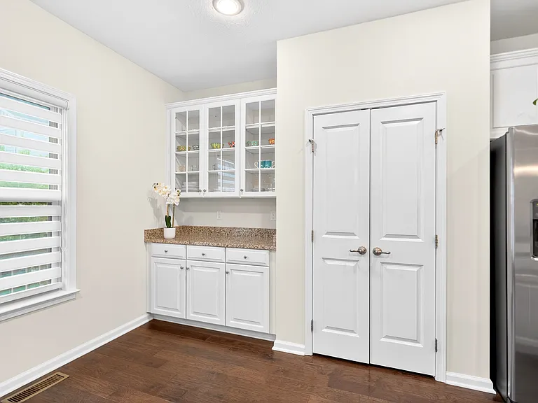 408 Fairmont Dr — Photo 11