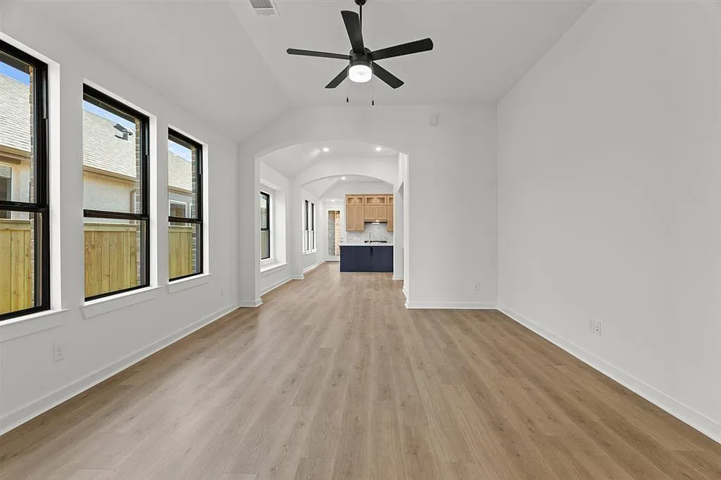 4 bed, 2.5 bath, 1979 sqft, $2,850 — Photo 4