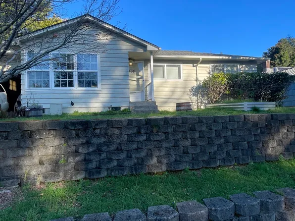 768 N 9th St, Coos Bay, OR 97420