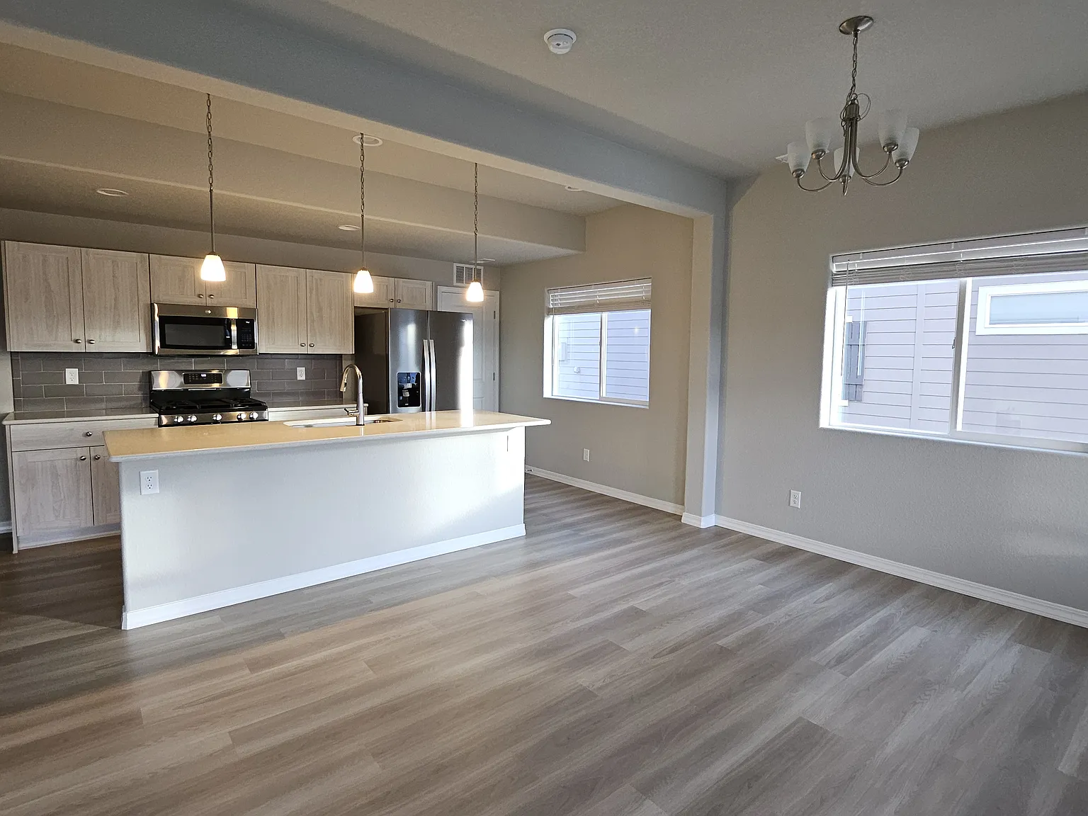 3 bed, 2.5 bath, 1773 sqft, $2,300 — Photo 2