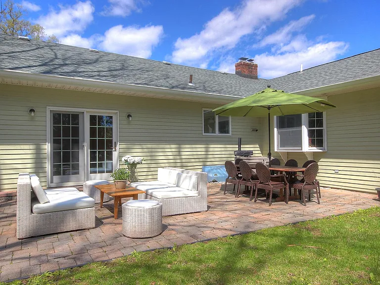 50 Woodmere Ln — Photo 22