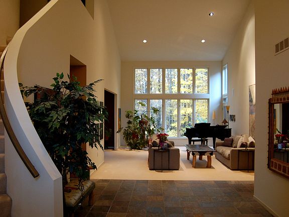 foyer/living room