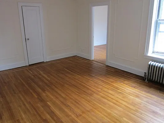 Rented by Realty 2000 Corp | media 4