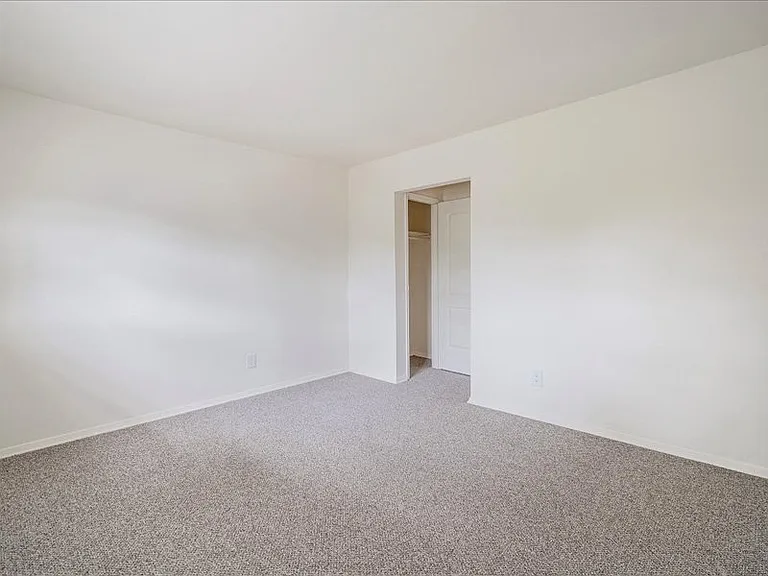 Forest Park Gardens Apartments — Photo 16