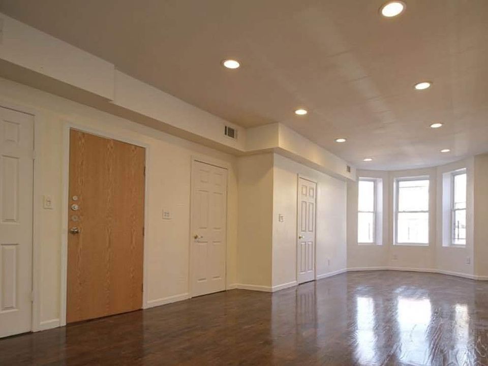 1st image of 472 Chauncey St #2