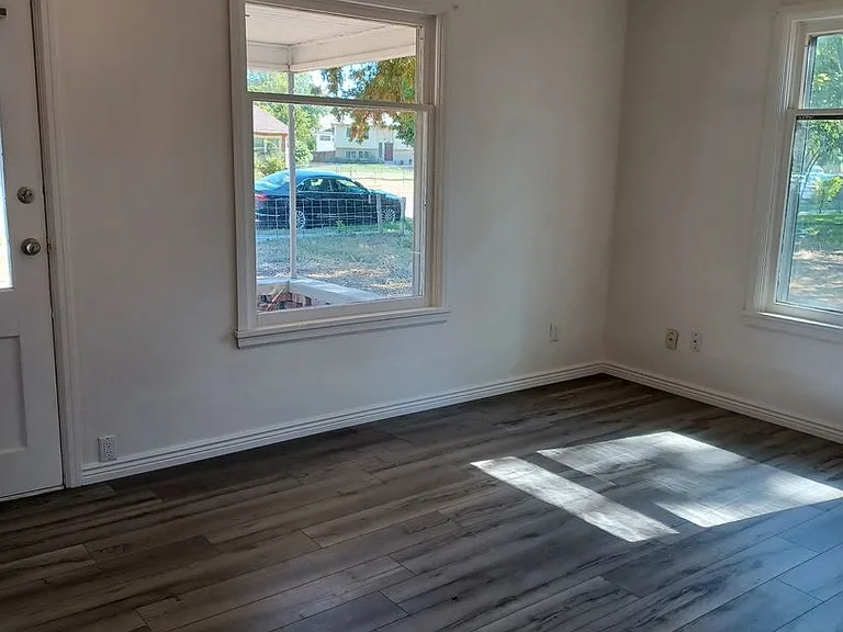 335 S 5 E — Photo 11