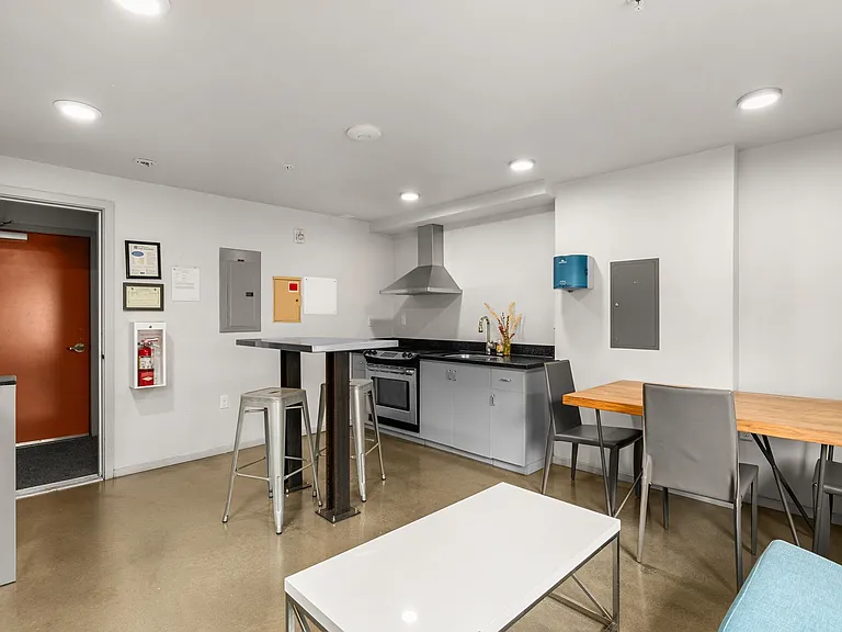 1806-1812 12th Ave Apartments — Photo 7