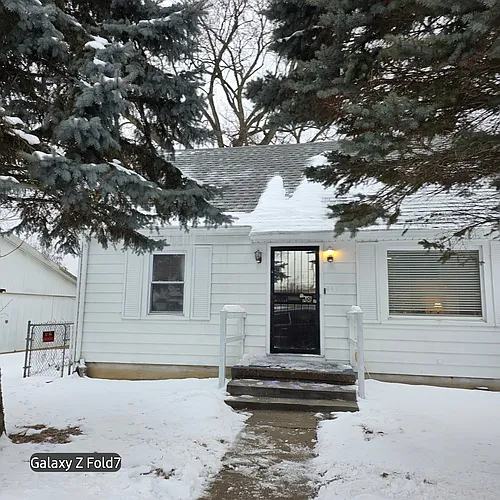 443 Agnes St Photo 1
