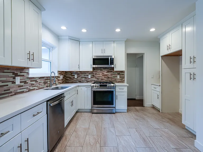 1215 Meadowbrook Rd — Photo 17