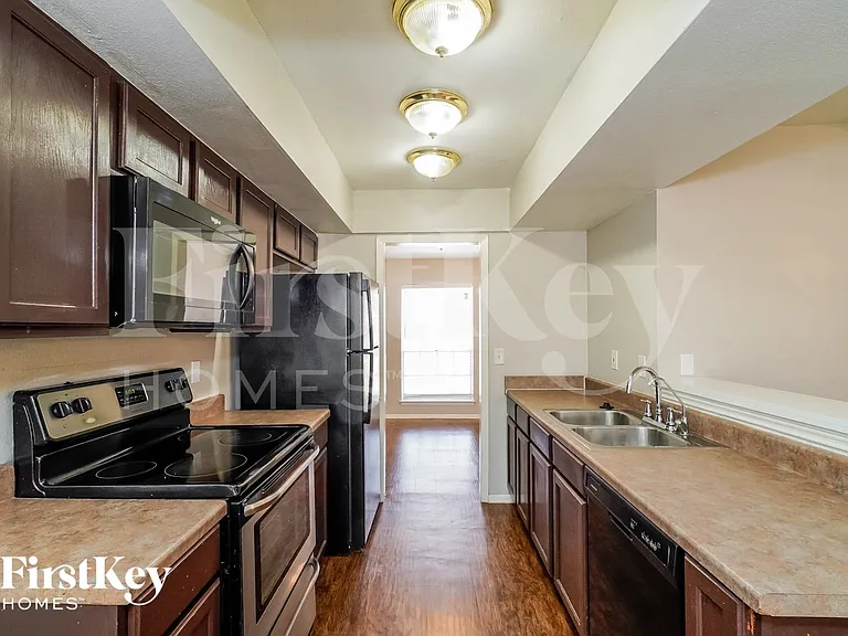 6601 Derby — Photo 8