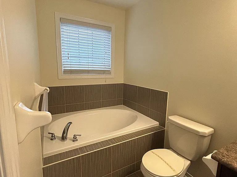 10284 Woodbine Ave — Photo 12