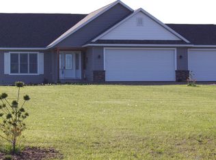 1463 92nd St, New Richmond, WI 54017