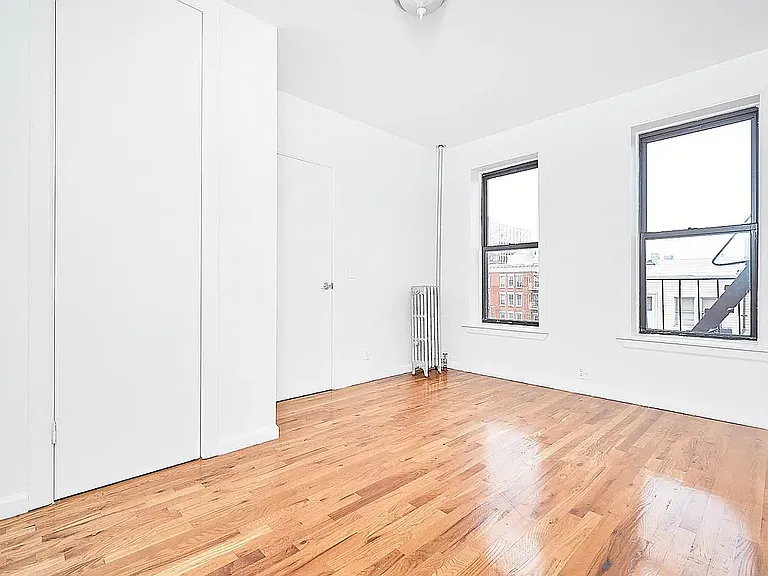 219 13th St #14 — Photo 5