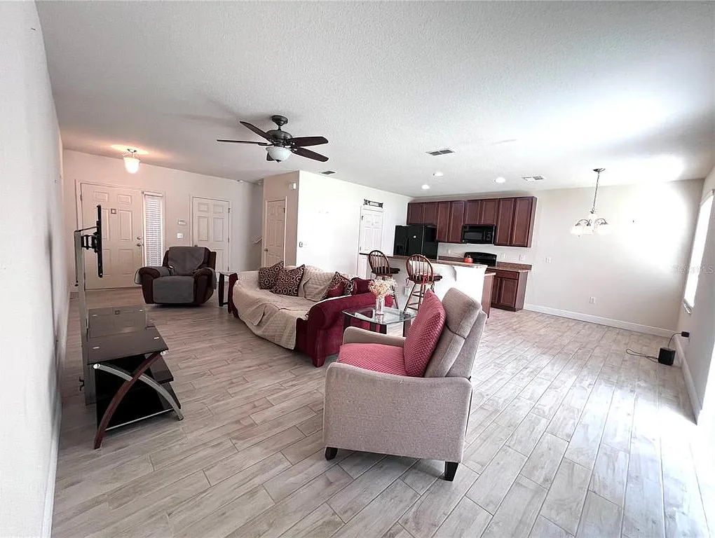 3 bed, 2.5 bath, 1474 sqft, $2,450 — Photo 4