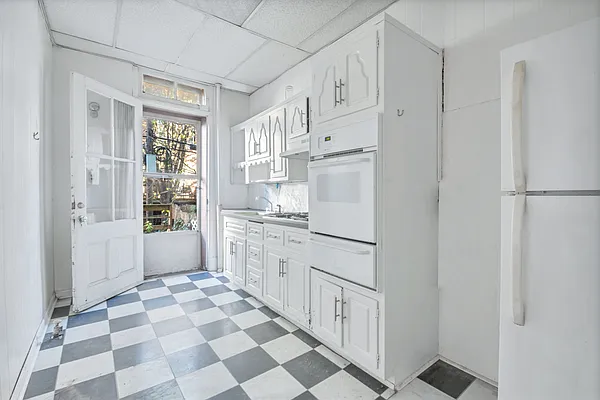 Sold by Compass | media 5