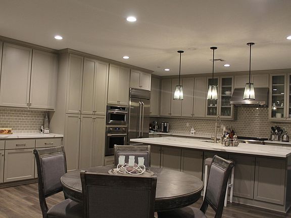 5th image of 2243 Davie Pl