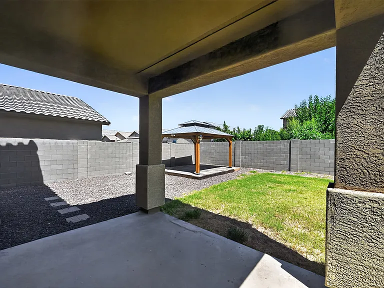 18040 W Louise Dr — Photo 20