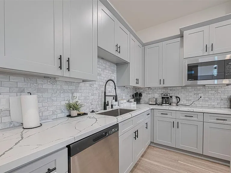 2909 Nagle St — Photo 4