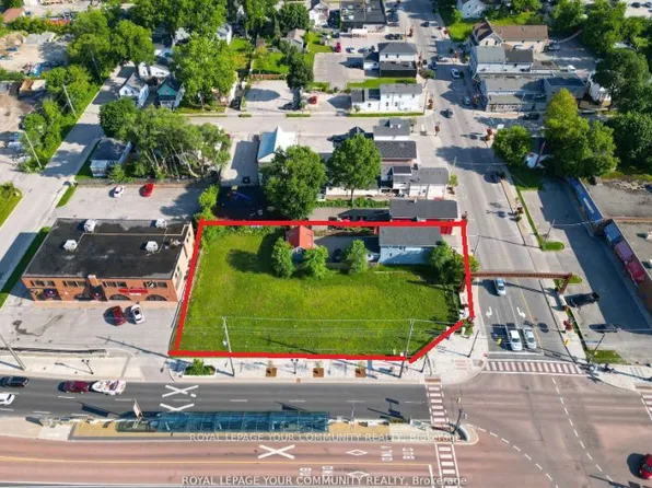 11 Main St E, Newmarket, ON L3Y 3Y1