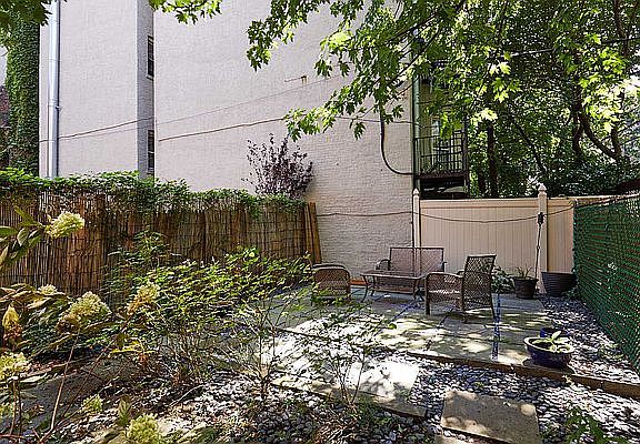 2nd image of 163 De Kalb Ave #1