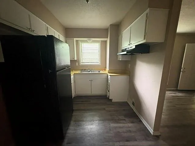 3 bed, 1.0 bath, 1053 sqft, $1,300 — Photo 4