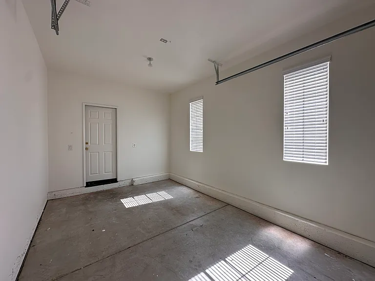 23424 Caliente Springs Ave — Photo 24