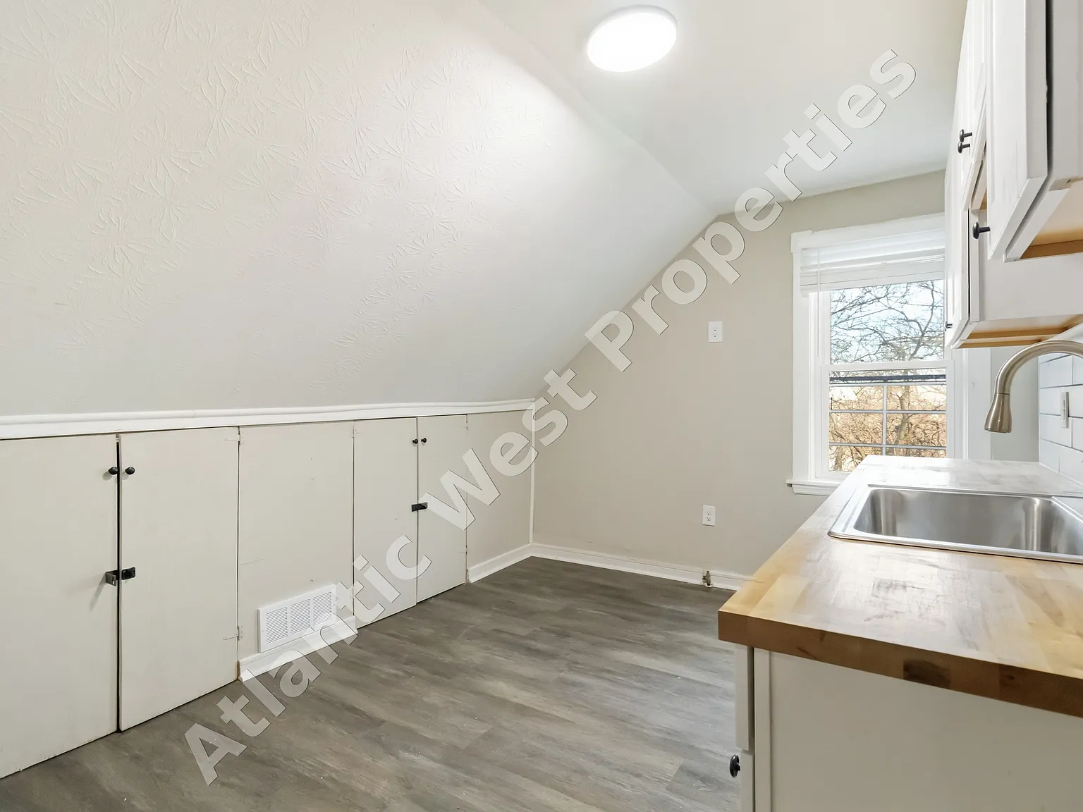 2 bed, 700 sqft, $995 — Photo 4