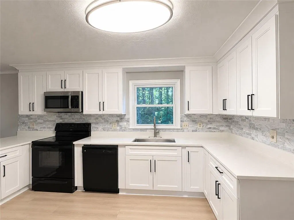 5 bed, 4.5 bath, 3669 sqft, $3,500 — Photo 3
