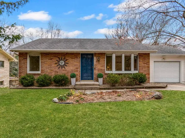 5449 Old Middleton Rd, Madison, WI 53705