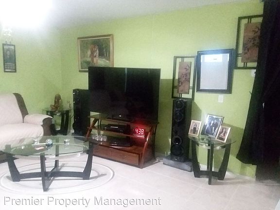 4th image of 933 San Remo Ave