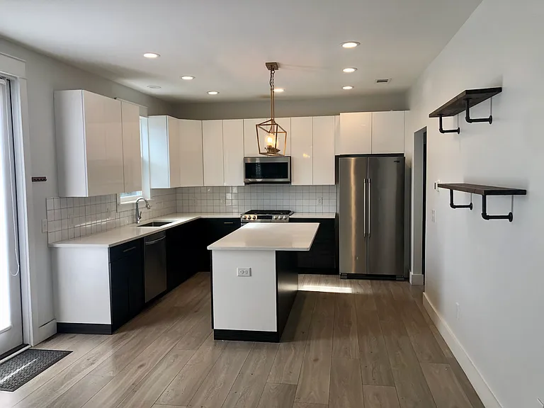 899 E Hatton St — Photo 3