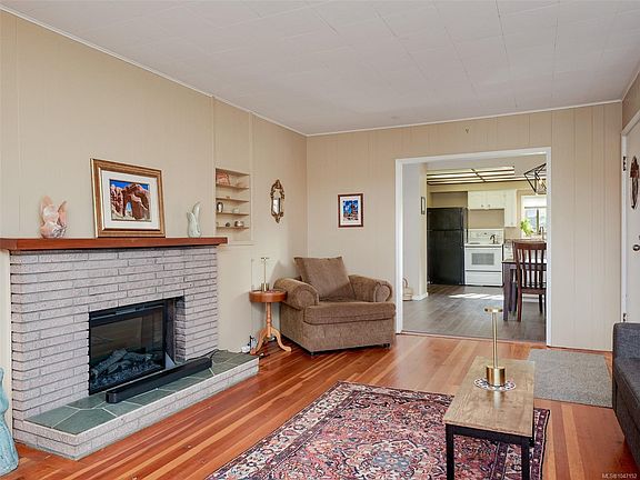 3rd image of 1050 Leslie Dr