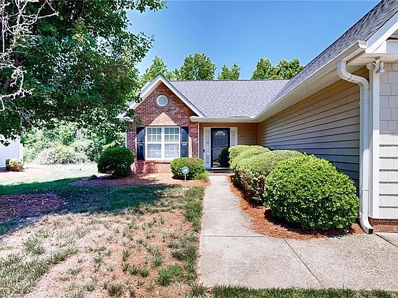 5th image of 1052 Glyn Water Ln