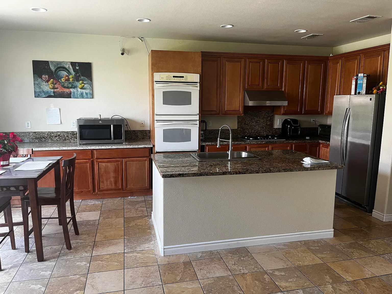 6 bed, 4288 sqft, $1,099 — Photo 4