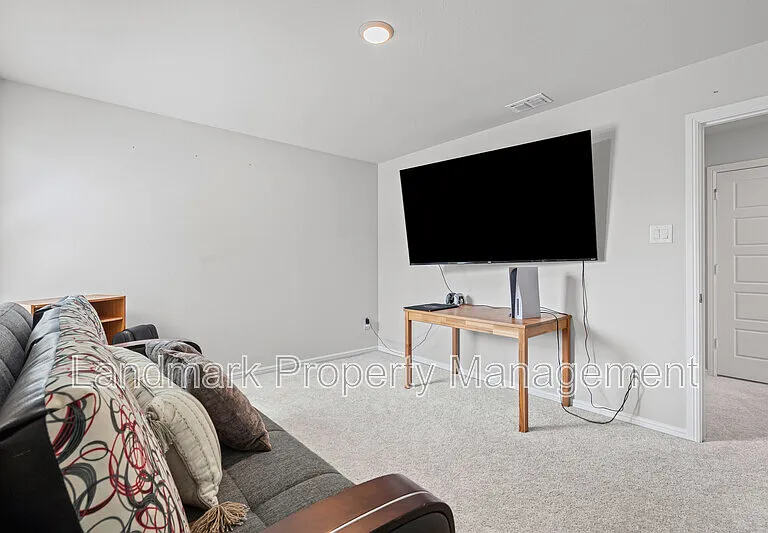 1206 Fox Chase Dr — Photo 21
