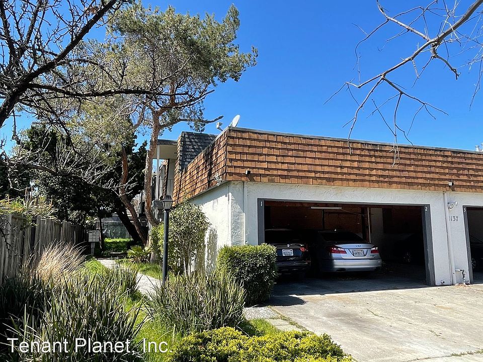 1st image of 1137 Oakmont Dr Unit 3