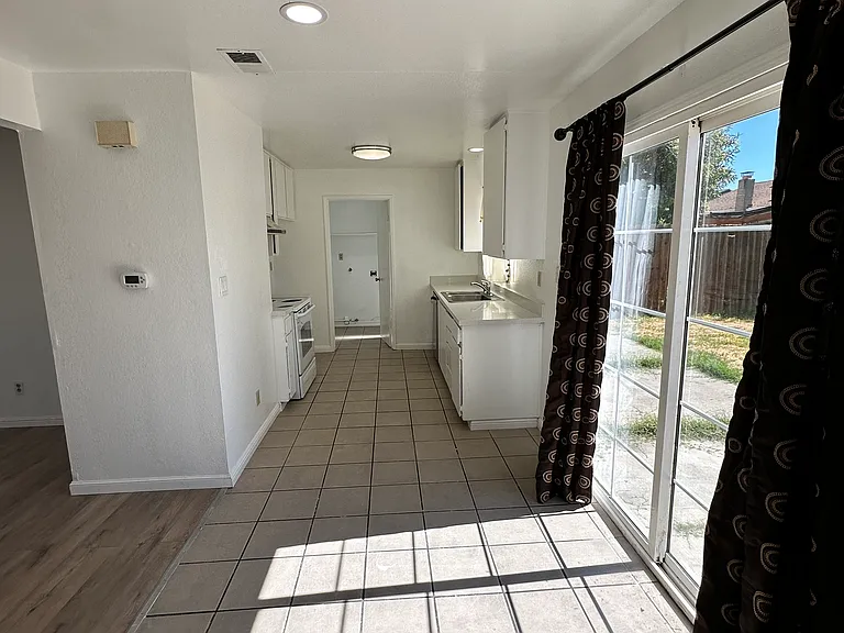 1750 Askren Ct — Photo 5